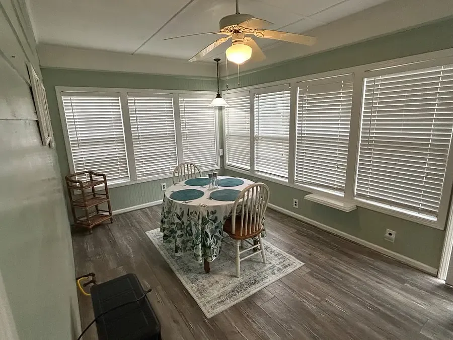 Breakfast room in the sun porch